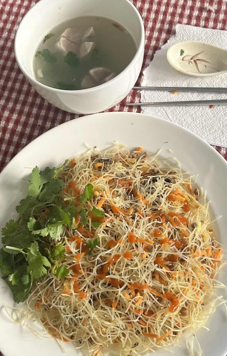 Taiwanese Stir-Fried Rice Vermicelli — 台式炒米粉